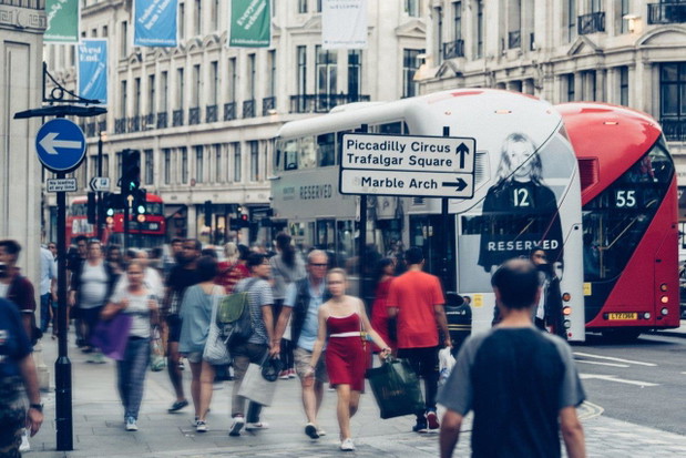 Plakaty z Kate Moss dla Reserved na ulicach Londynu