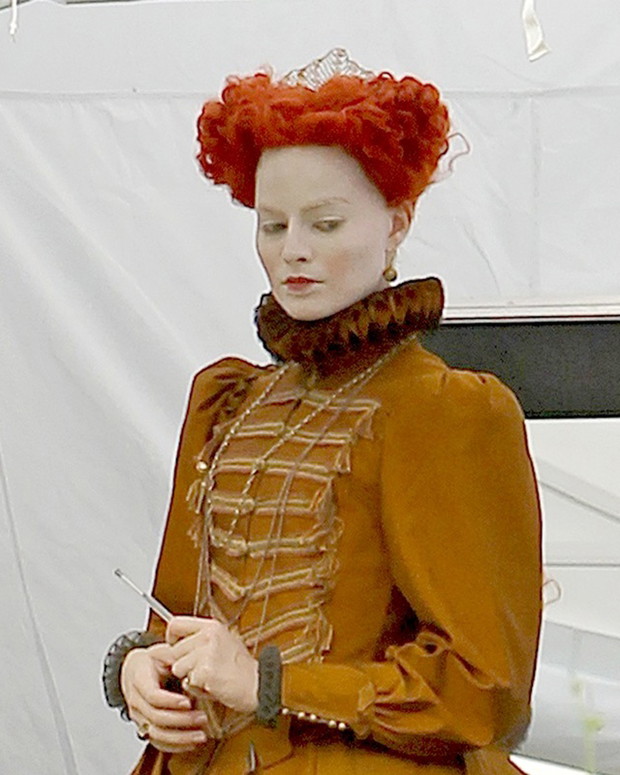 Margot Robbie na planie filmu Mary Queen of Scots