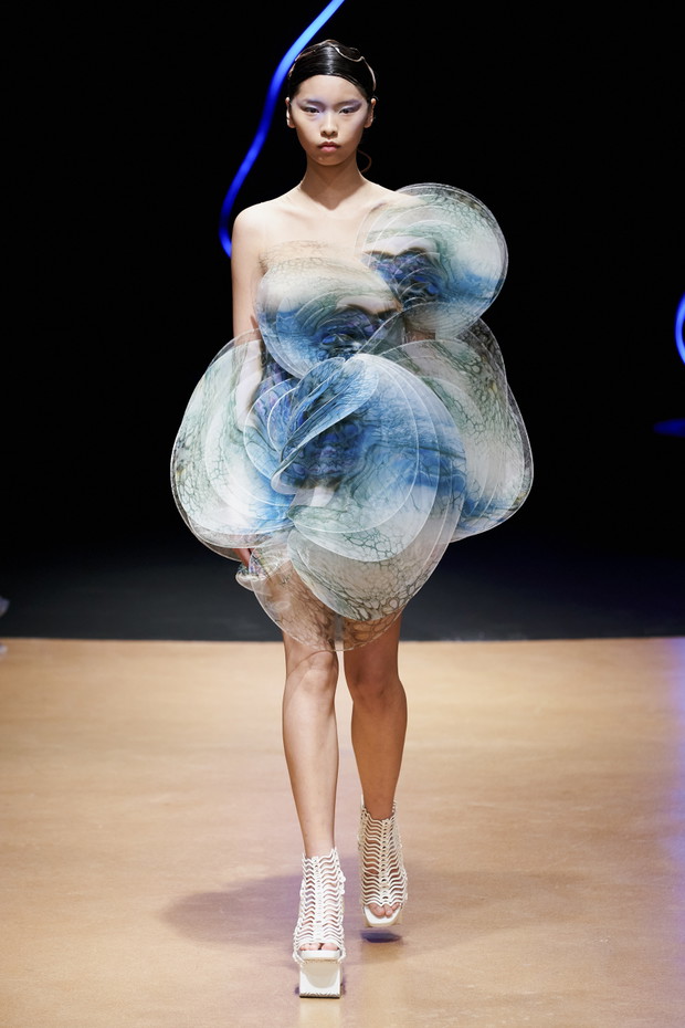 Suknie z pokazów haute couture wiosna-lato 2020