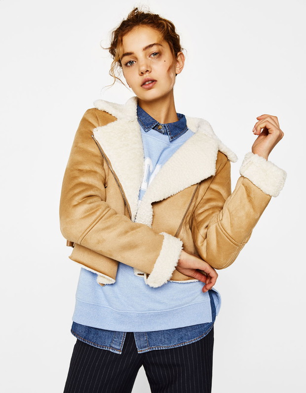 Krótki kożuch Bershka