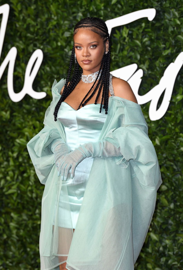 Rihanna, Długie rękawiczki Trend 2020