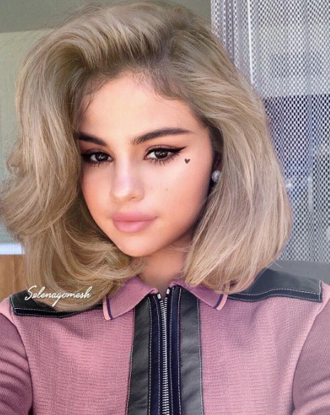 Selena Gomez w blond włosach
