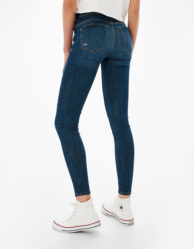 Dżinsy Bershka modelujące sylwetkę