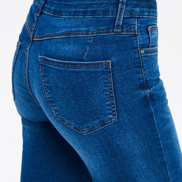 Jeansy modelujące pupę CROPP