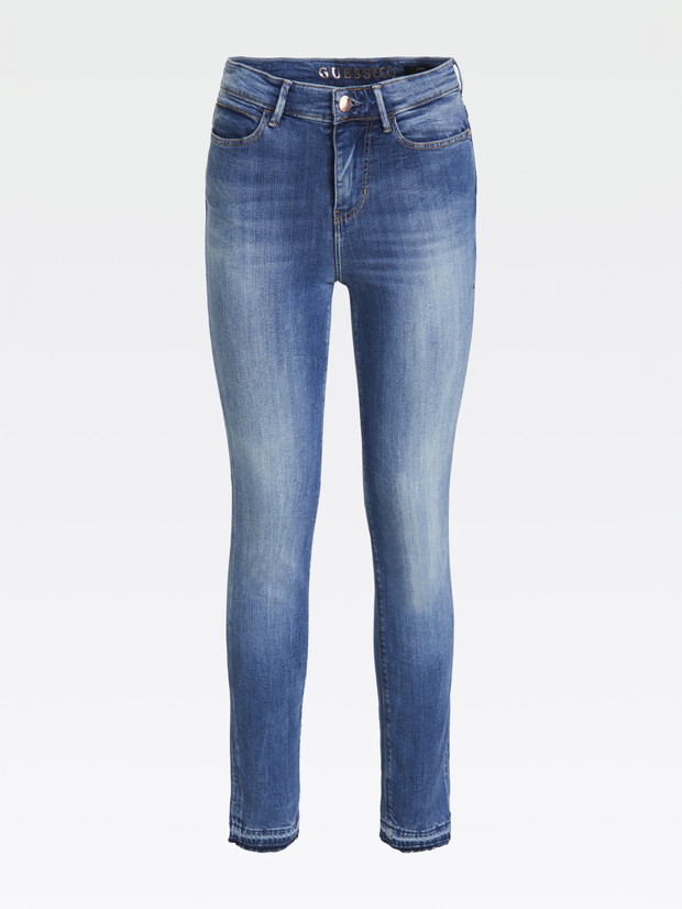 Denim w stylu eko - nowa zrównoważona kolekcja marki GUESS
