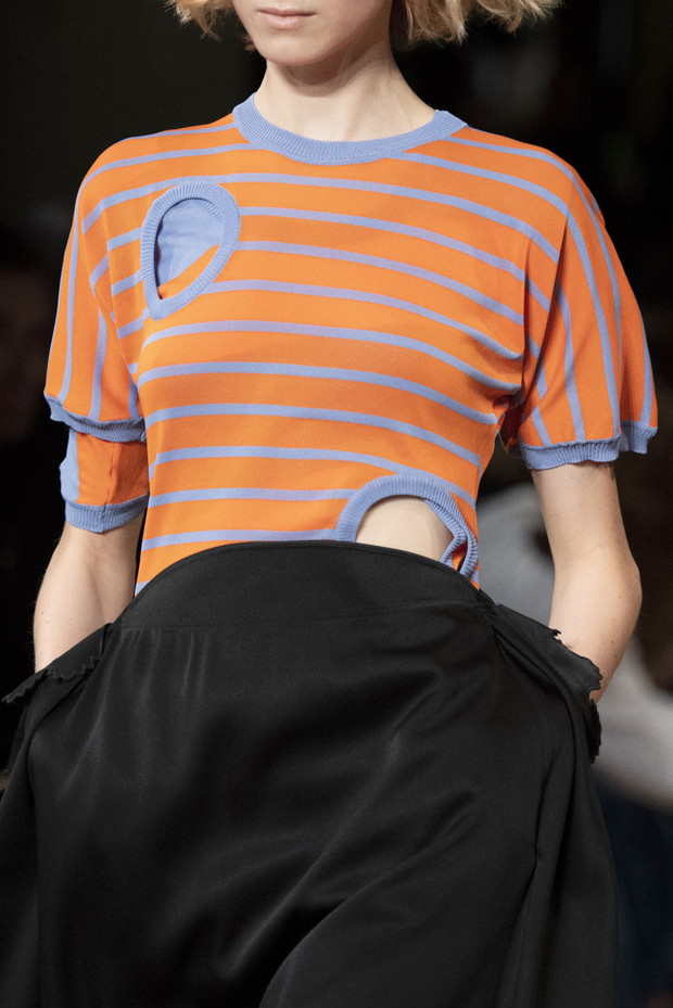 Modne koszulki na wiosnę 2020: t-shirty z wybiegu