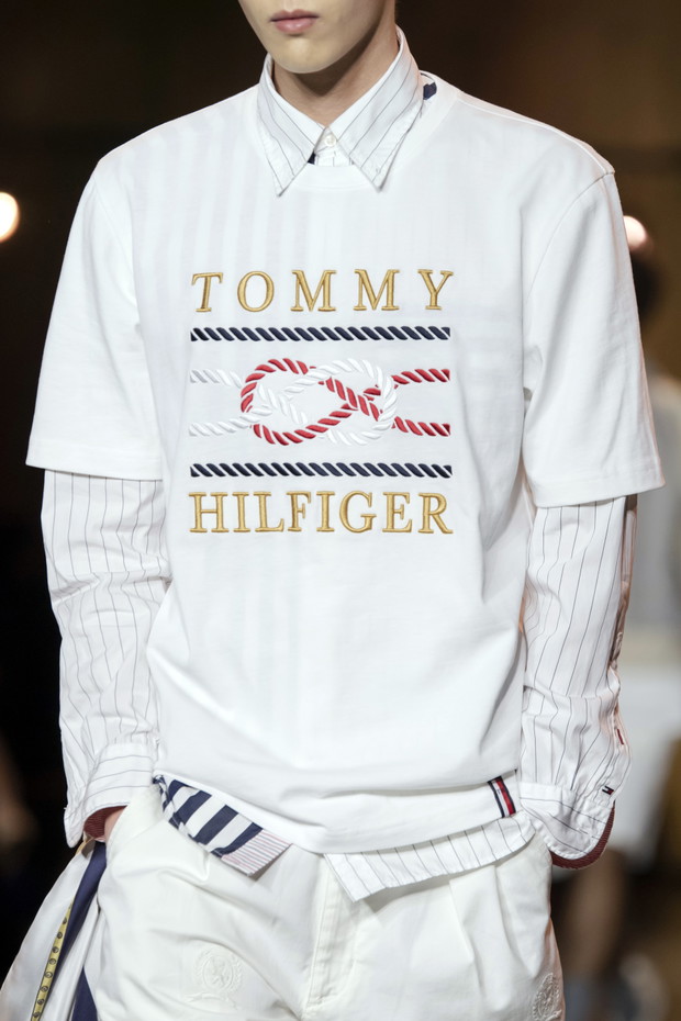 Modne koszulki na wiosnę 2020: t-shirty z wybiegu