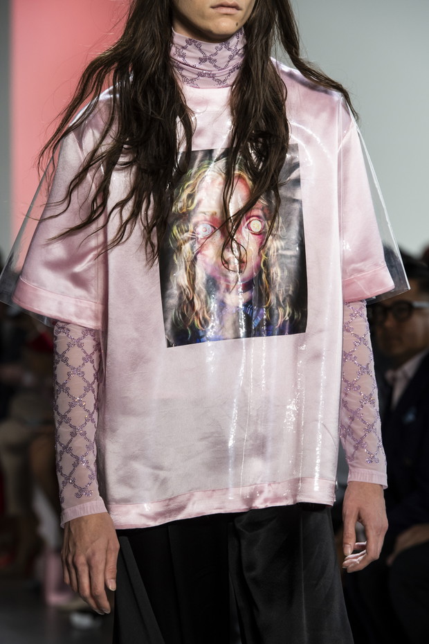 Modne koszulki na wiosnę 2020: t-shirty z wybiegu
