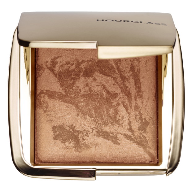 Najlepsze kosmetyki według Patrycji Dobrzenieckiej: Hourglass Ambient Lighting Bronzer