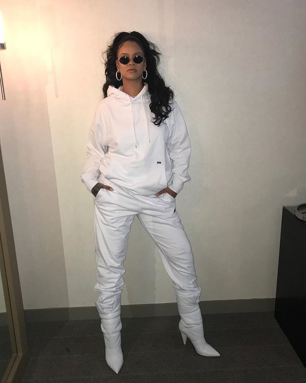 Rihanna w butach Jimmy Choo
