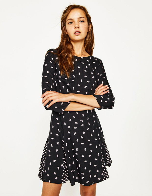 Czarna sukienka Bershka