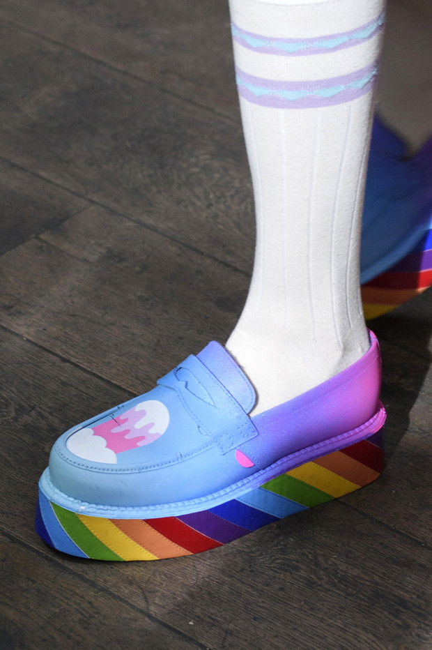 Dziwne buty