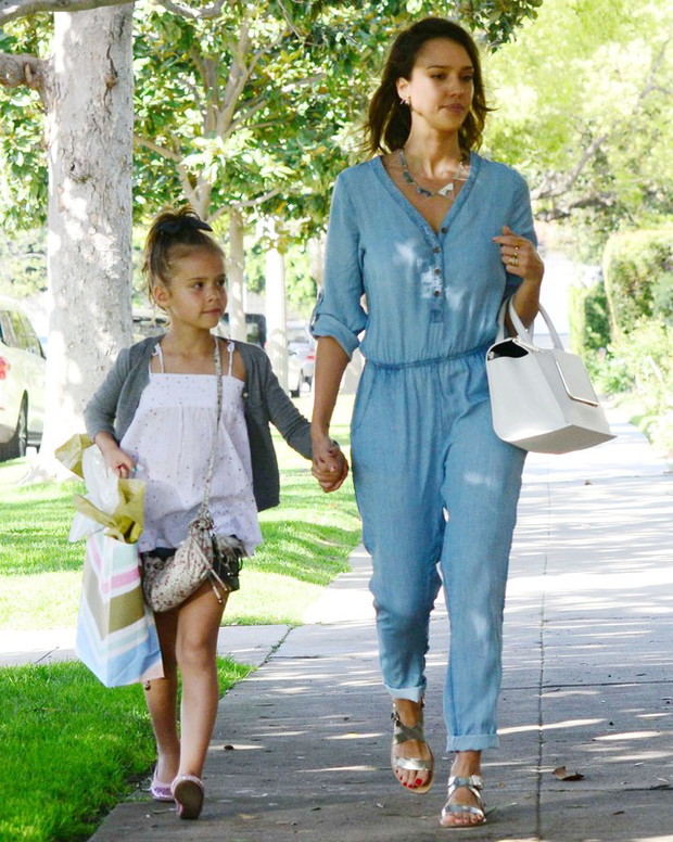 Honor Marie Warren i Jessica Alba, 2014 rok