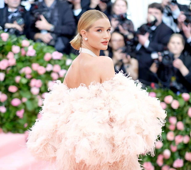 Najpiękniejsze fryzury i makijaże z Met Gala. Gigi Hadid, Rihanna i Irina Shayk