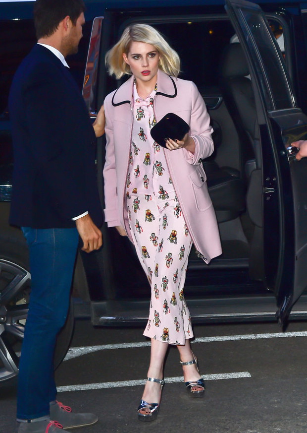 Styl Lucy Boynton