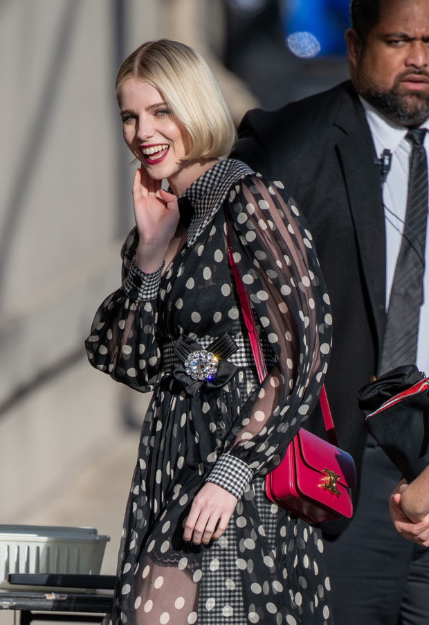 Styl Lucy Boynton
