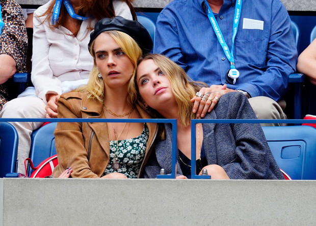 Cara Delevingne i Ashley Benson, 2019 rok.