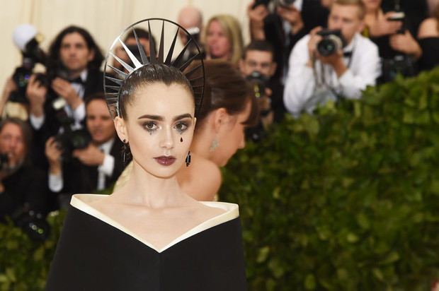 Najpiękniejsze fryzury i makijaże z Met Gala. Gigi Hadid, Rihanna i Irina Shayk