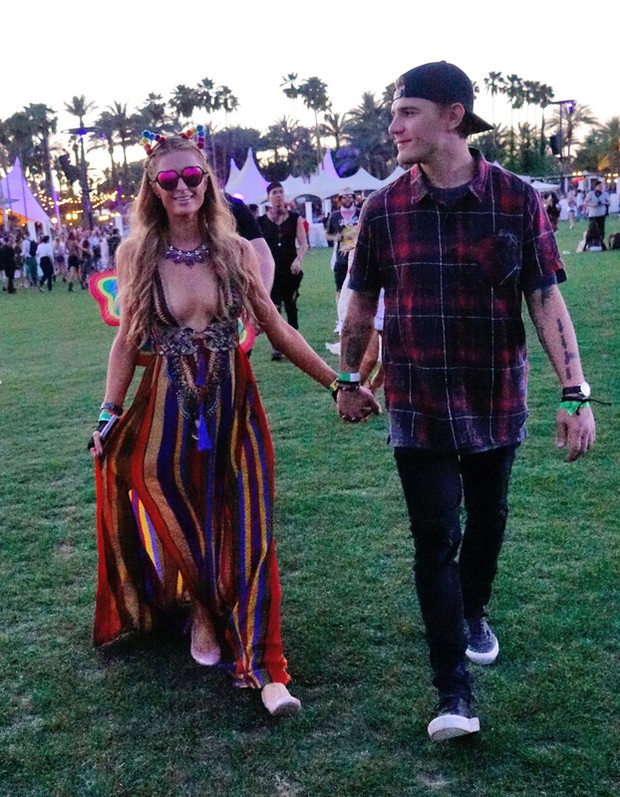 Paris Hilton i Chris Zylka na festiwalu Coachella 2017