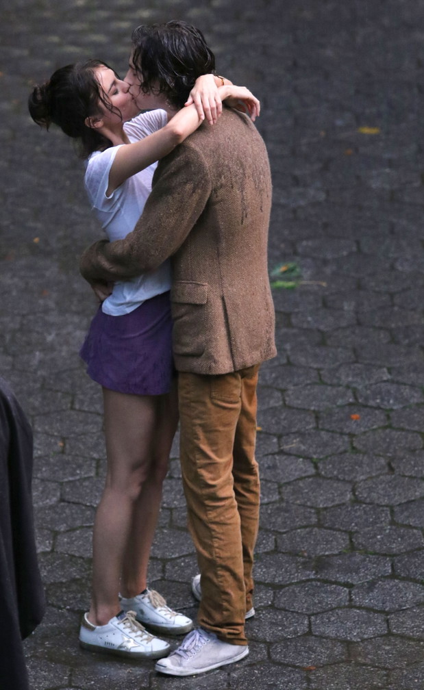 Selena Gomez i Timothée Chalamet na planie filmu A rainy day in New York, 2017 rok.