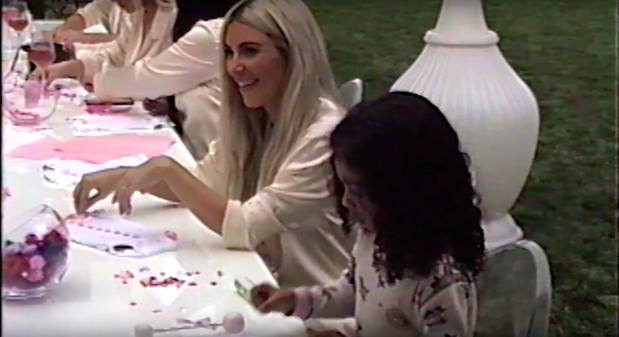 Kylie Jenner urodziła córkę. 20-letnia gwiazda została mamą! Kadr z filmu To Our Daughter