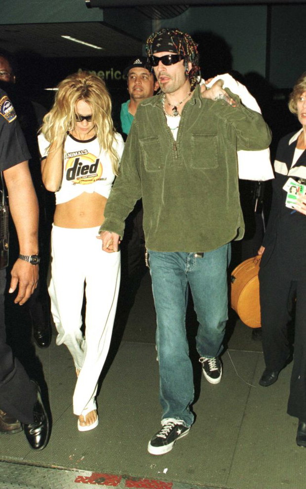 Stylizacje Pameli Anderson z lat 90.
