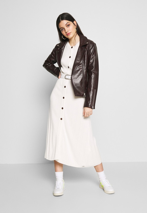 Superdry - Sukienka dzianinowa Tilly (dostępna na Zalando)