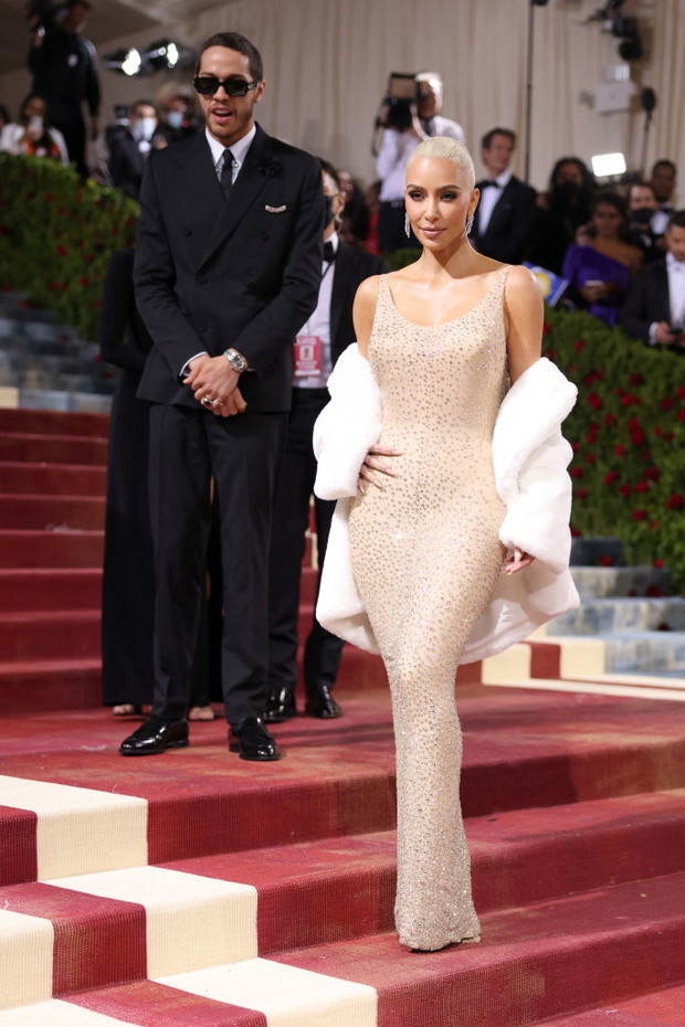 Kim Kardashian na Met Gala 2022 w sukni Marilyn Monroe.