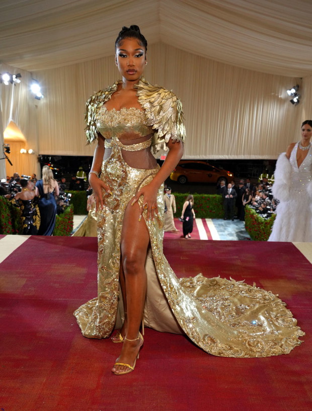 Met Gala 2022: suknie modelek i gwiazd. Sarah Jessica Parker, Hailey Bieber, Billie Eilish, Jared Leto i inni