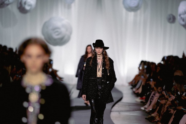 Chanel 2021/22 Métiers d’art show