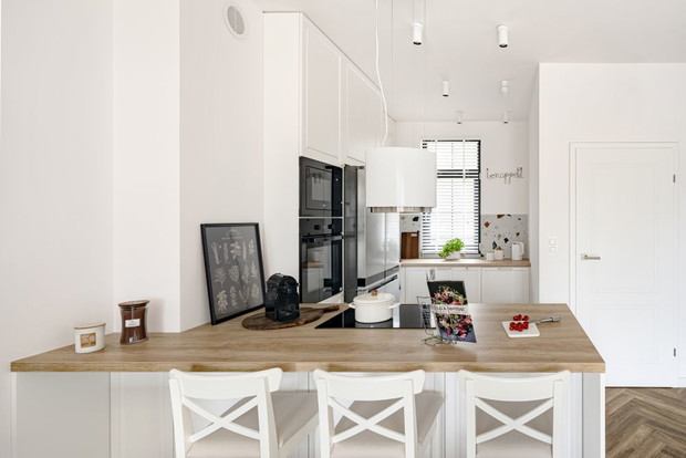 Dom pod Warszawą, projekt: Angelika Front, Katarzyna Fotek, Decoroom, stylizacja: Aleksandra Tefelska