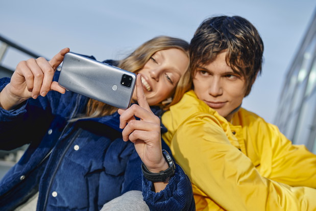Niezawodny smartfon na każdą kieszeń. Gotowy zawsze, kiedy go potrzebujesz