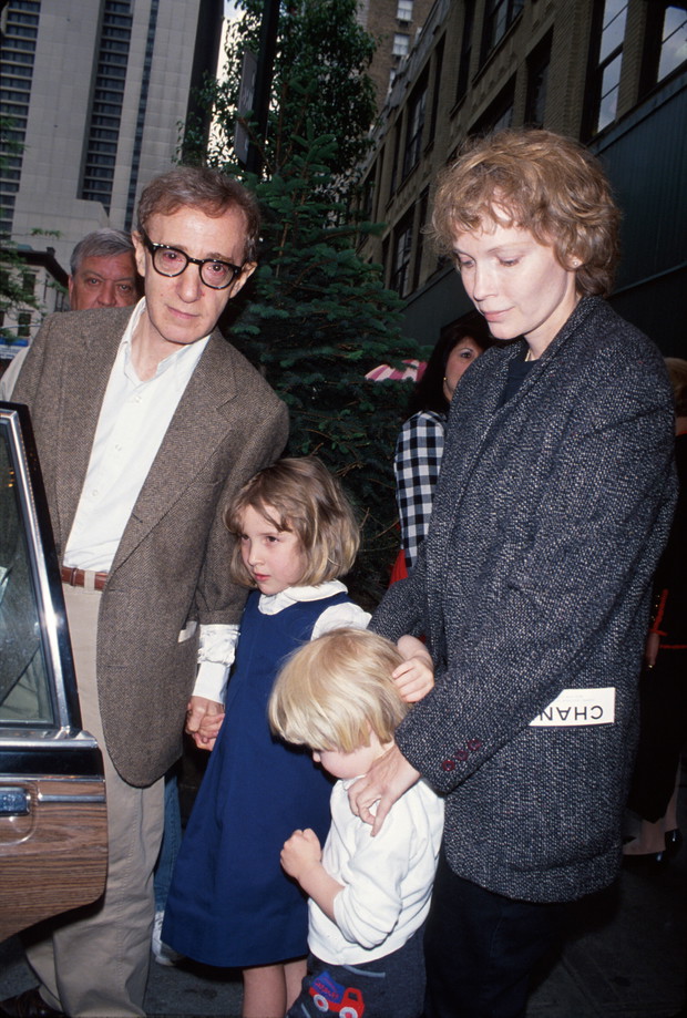 Woody Allen i Mia Farrow z dziećmi