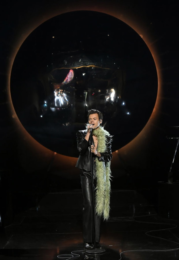 Grammy 2021: stylizacje gwiazd
