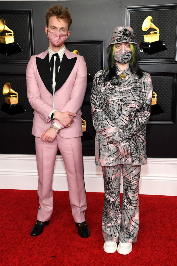 Grammy 2021: stylizacje gwiazd