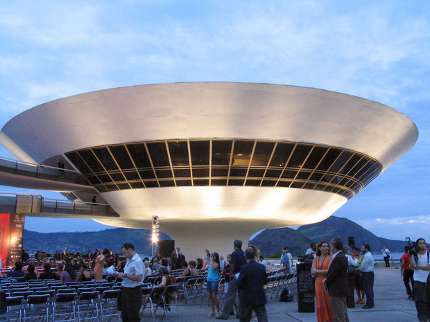 MAC. Contemporary Art Museum, Brazylia