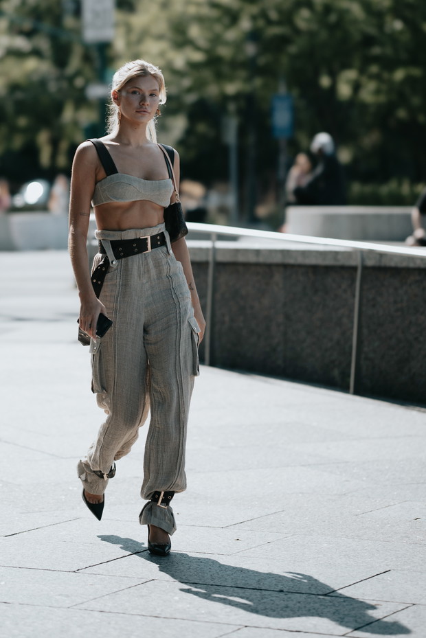 Najbardziej inspirujące stylizacje NYFW wiosna-lato 2023 street fashion