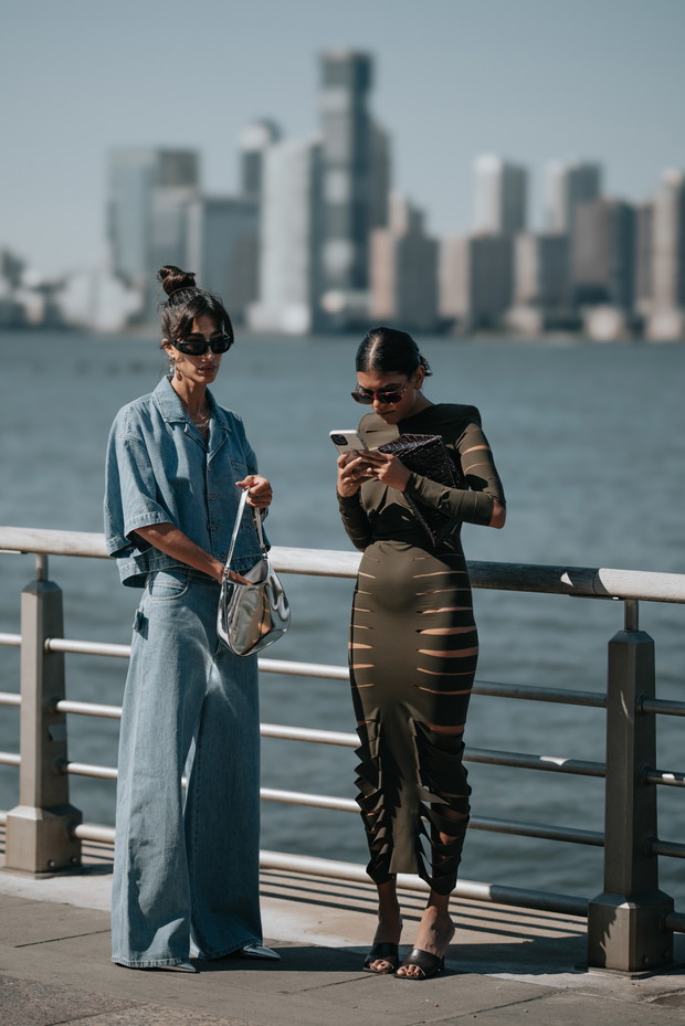 Najbardziej inspirujące stylizacje NYFW wiosna-lato 2023 street fashion
