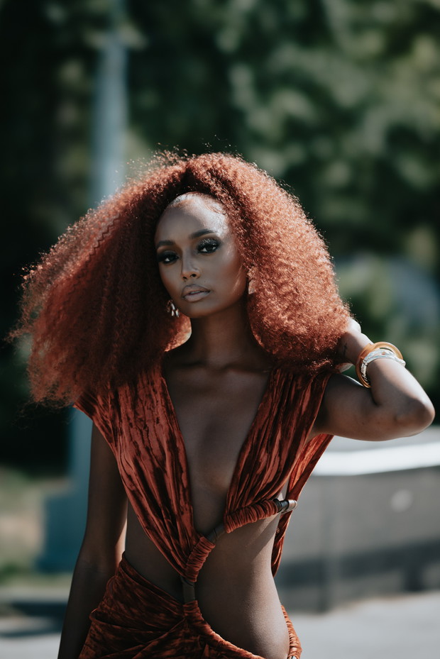 Najbardziej inspirujące stylizacje NYFW wiosna-lato 2023 street fashion