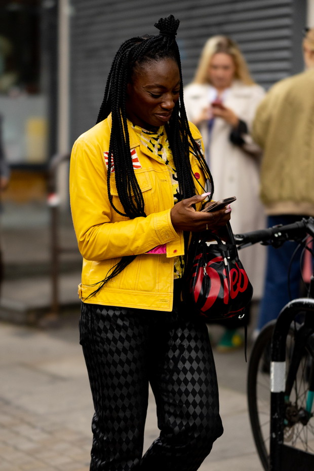Stylizacje street style - LFW wiosna-lato 2023