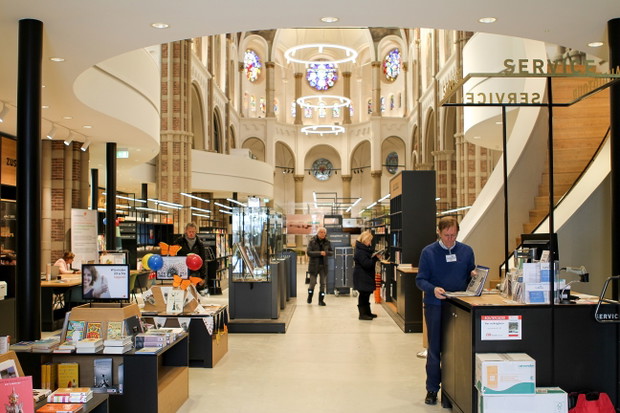 Muzeum i biblioteka w dawnym Kościele - DePetrus