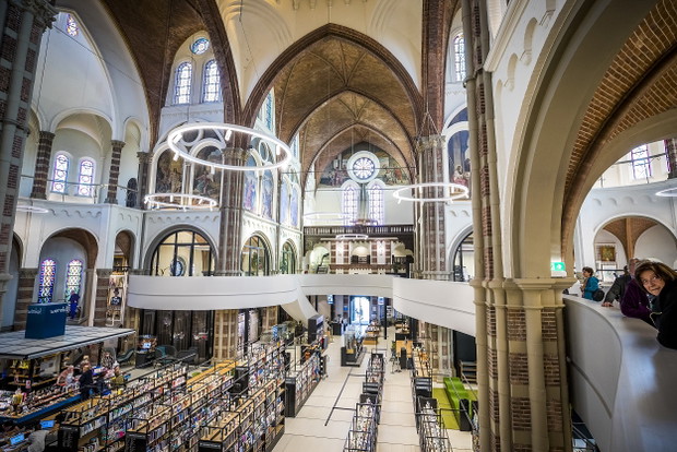 Muzeum i biblioteka w dawnym Kościele - DePetrus