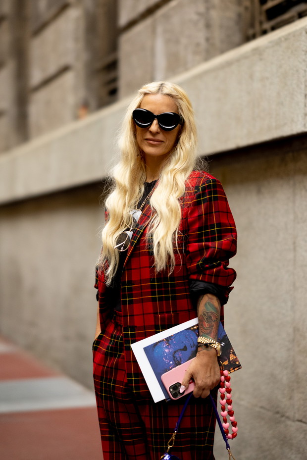 Najlepsze dodatki z Milan Fashion Week wiosna-lato 2023 street style