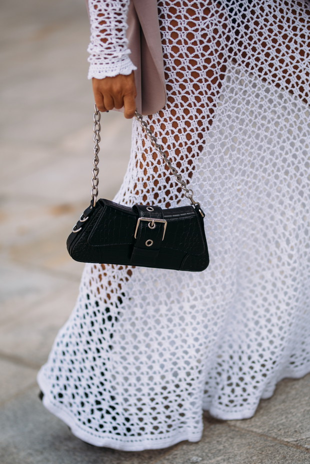 Najlepsze dodatki z Milan Fashion Week wiosna-lato 2023 street style