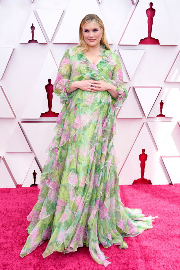 Oscary 2021: Emerald Fennell w sukni Gucci.