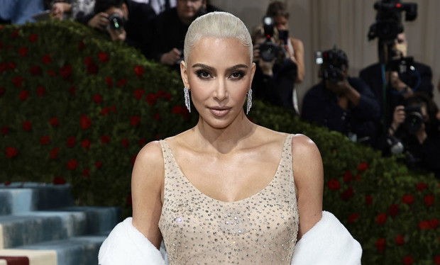 Kim Kardashian w sukni Marilyn Monroe