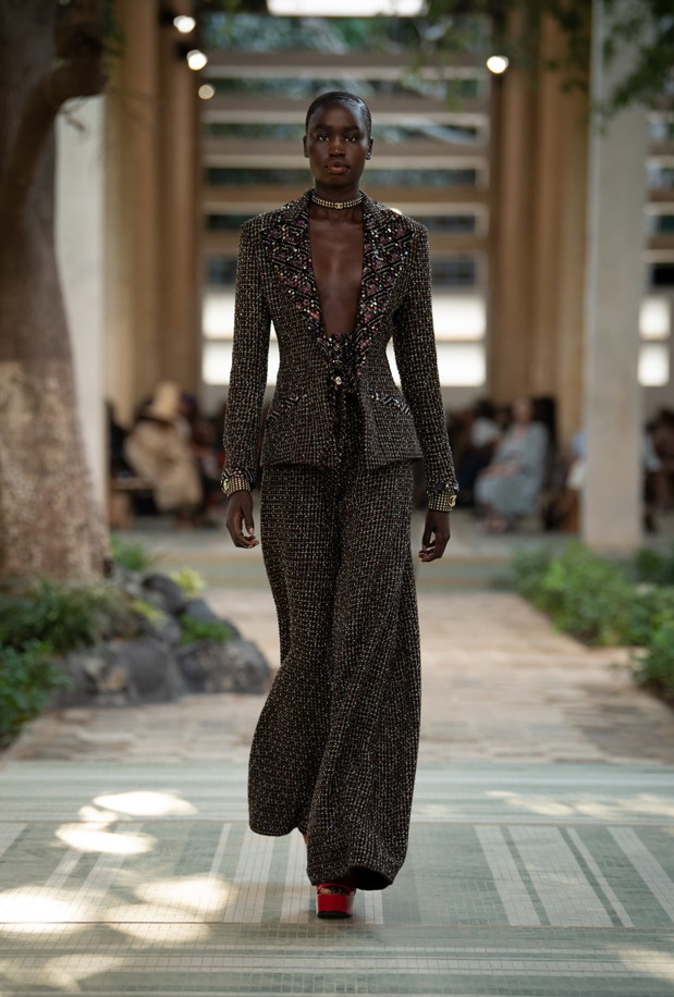Chanel Métiers d’art 2022/2023 to francuska moda na najwyższym poziomie. Co zobaczyliśmy na wybiegu słynnego domu mody?
