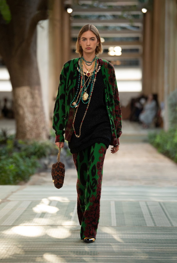 Chanel Métiers d’art 2022/2023 to francuska moda na najwyższym poziomie. Co zobaczyliśmy na wybiegu słynnego domu mody?
