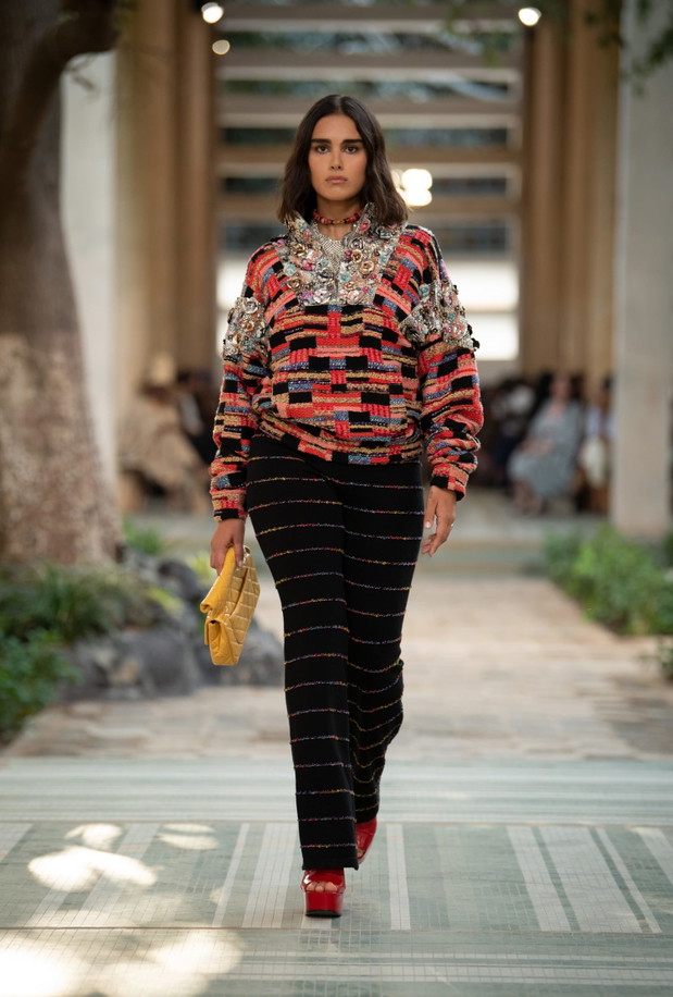 Chanel Métiers d’art 2022/2023 to francuska moda na najwyższym poziomie. Co zobaczyliśmy na wybiegu słynnego domu mody?