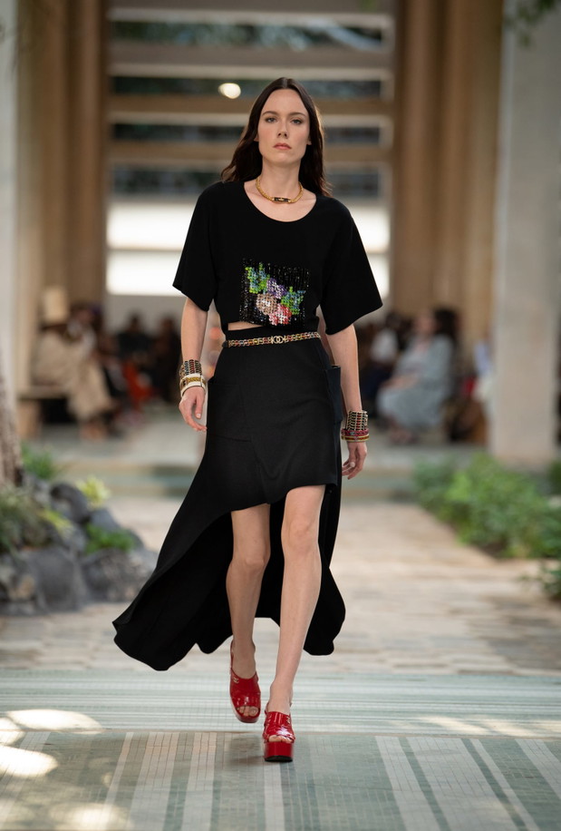 Chanel Métiers d’art 2022/2023 to francuska moda na najwyższym poziomie. Co zobaczyliśmy na wybiegu słynnego domu mody?